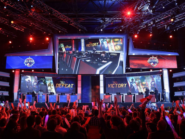 LPL夏季赛W3D2：Zdz重回首发对阵LGD，Knight对位FoFo